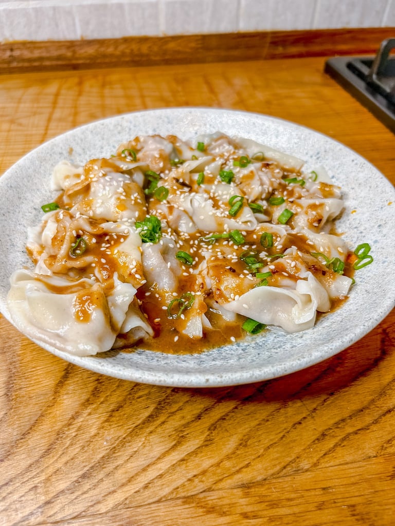 Wonton con salsa di arachidi piccante | © Cookingwiththehamster
