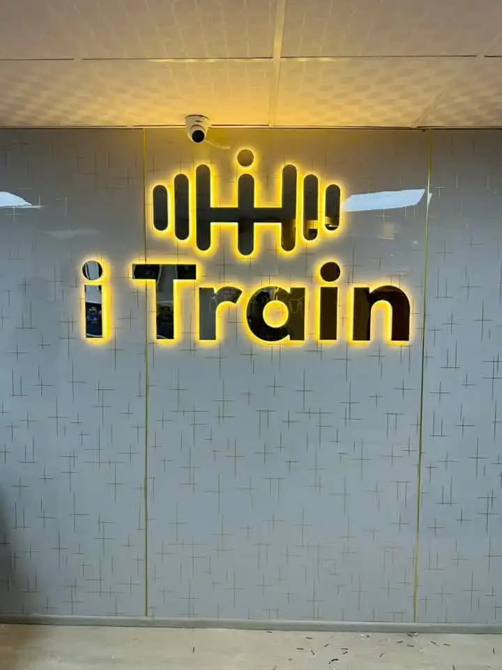 3D LED Back light signage of I Train logo on wall