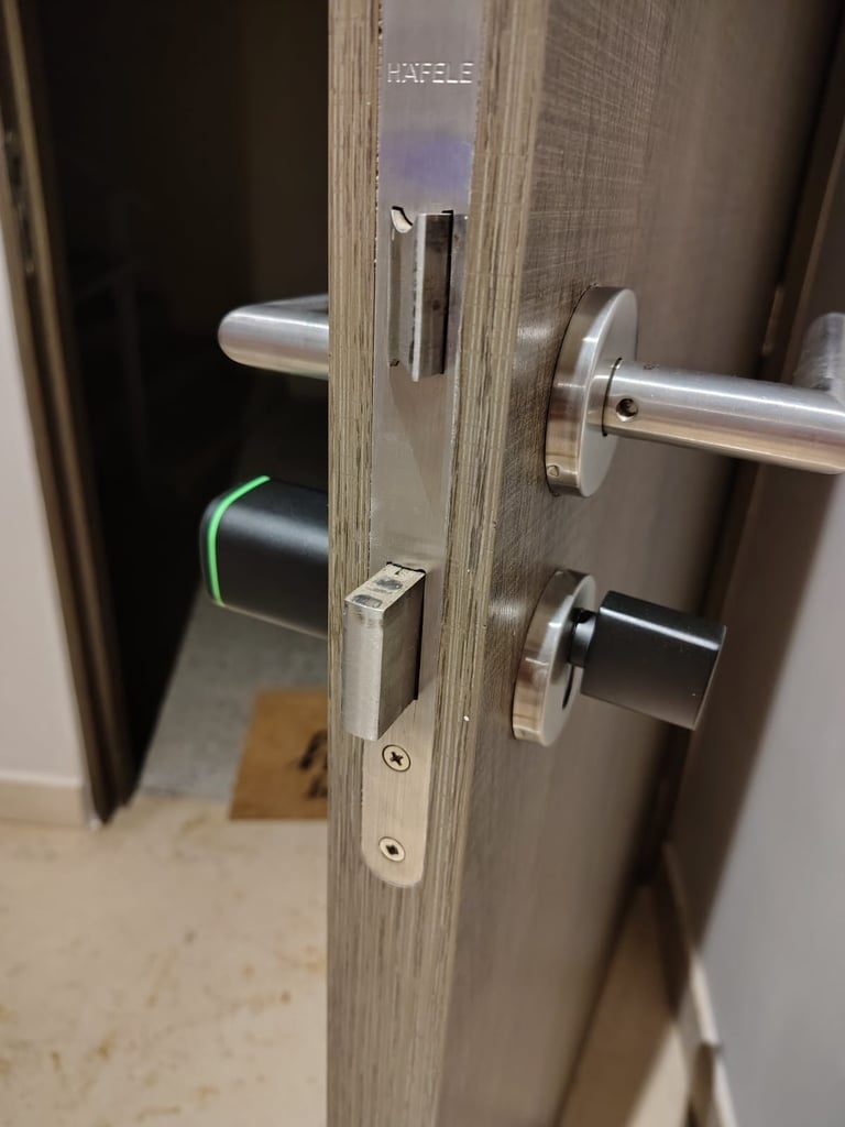 Apertura de doble chapa de seguridad 