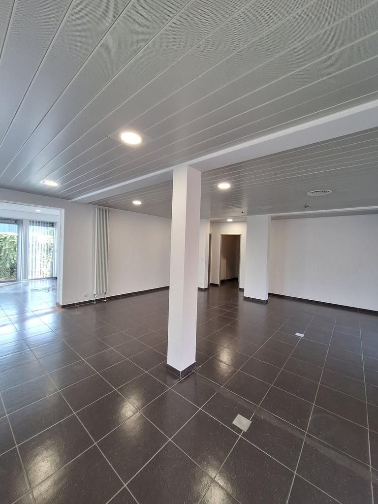 Photo avant transfotmation du futur coin lecture enfant