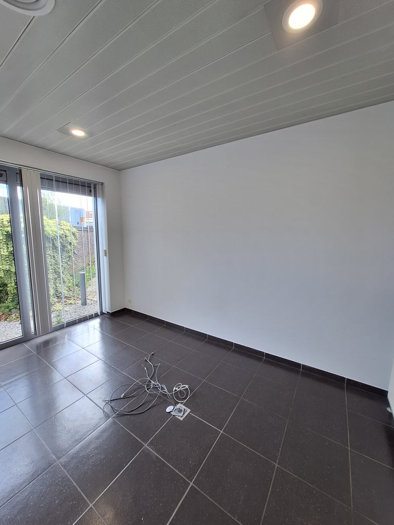 Photo avant rénovation du futur coin lecture enfant