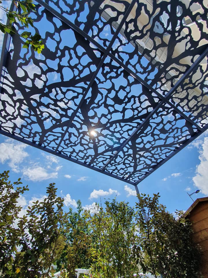 tôle laser d'une pergola à vernaison