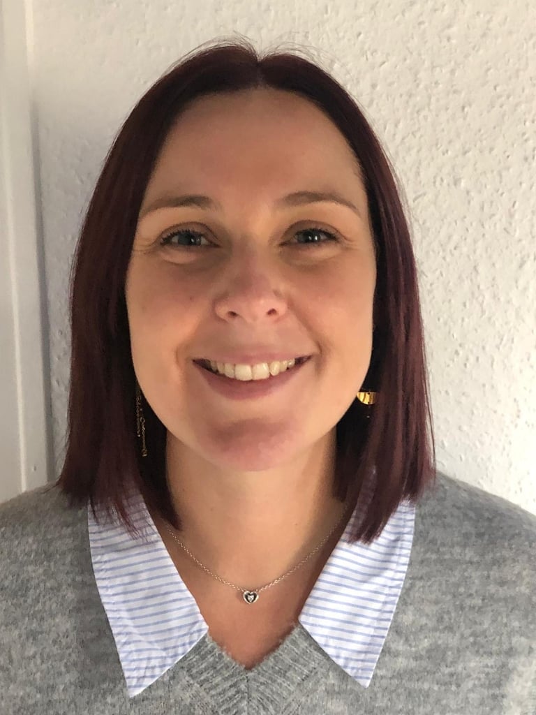 Tiffanie Curtil Directirce Lebetain-fêche l'église