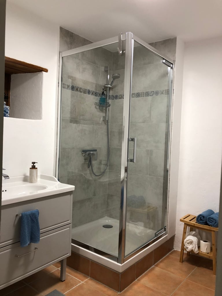 Douche, Chambre d'hôte, Plazac, Périgord, Dordogne, France..