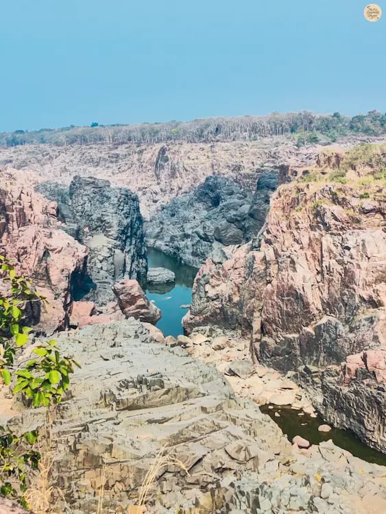Ken River canyon at Raneh Falls with vibrant pink, red, and grey granite walls, Panna Tiger Reserve