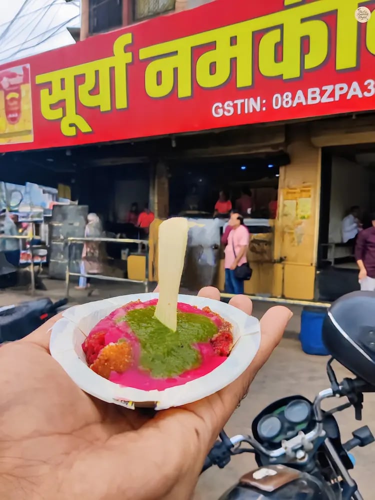 Plate of Nargisi Kofta in Jodhpur, with fresh coriander and mint chutney.