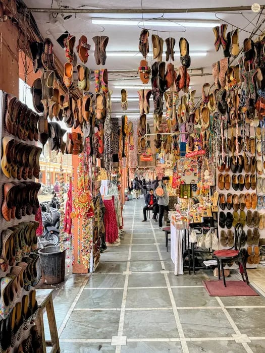 Explore Jaipur bazaars filled with traditional mojris popular handmade crafts of Rajasthan.