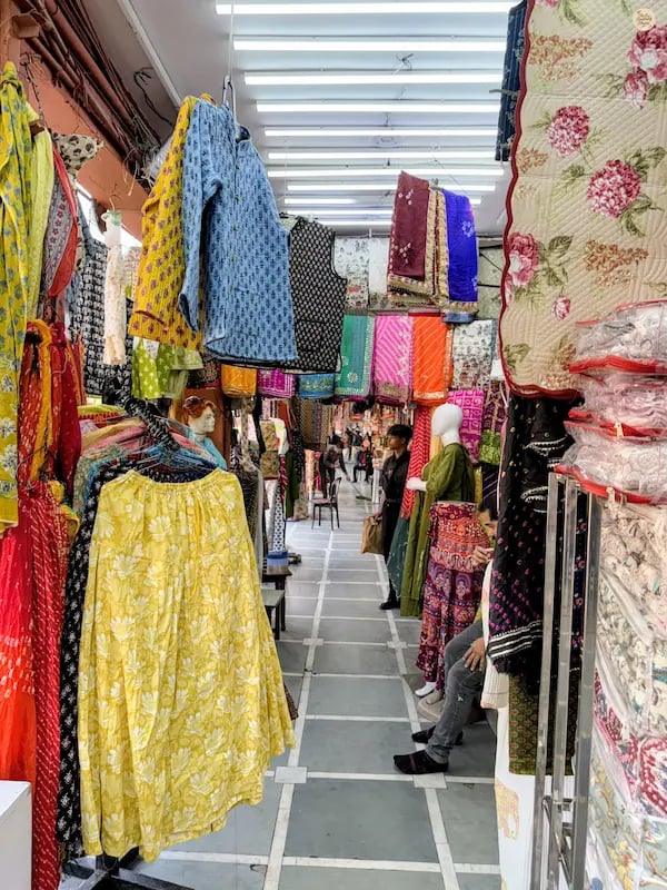 Explore Jaipur bazaars filled block printed kurtis, popular handmade crafts of Rajasthan.