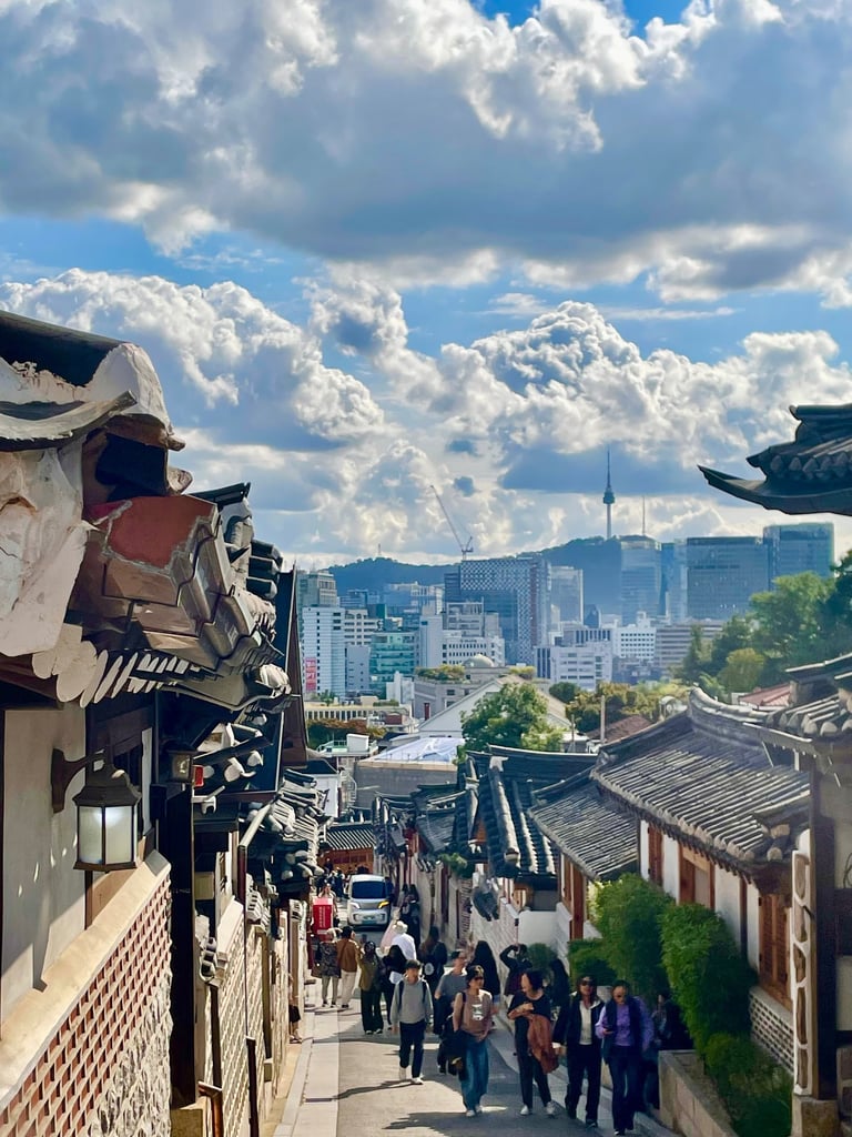 Promenade à Bukchon à Séoul, pendant un séjour culturel