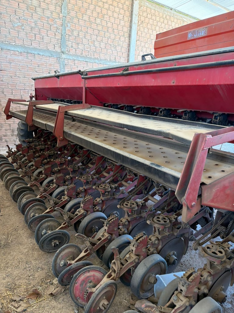 Tipo: Plantadeira | Marca: Semeato | Modelo: SSM 27 | Ano: