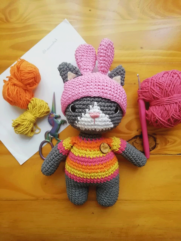 amigurumi de gato hecho a mano