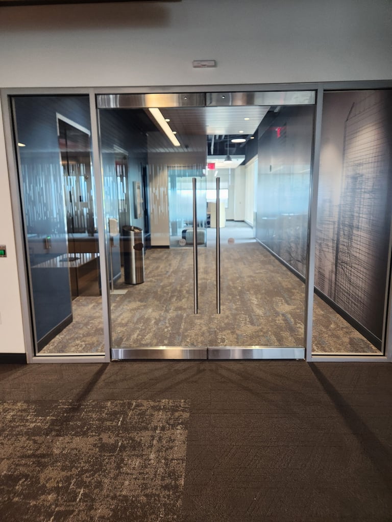 commercial glass replacement company