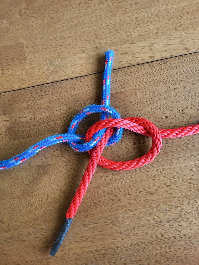 Untightened Zeppelin Bend, showing double interlaced overhand knot structure
