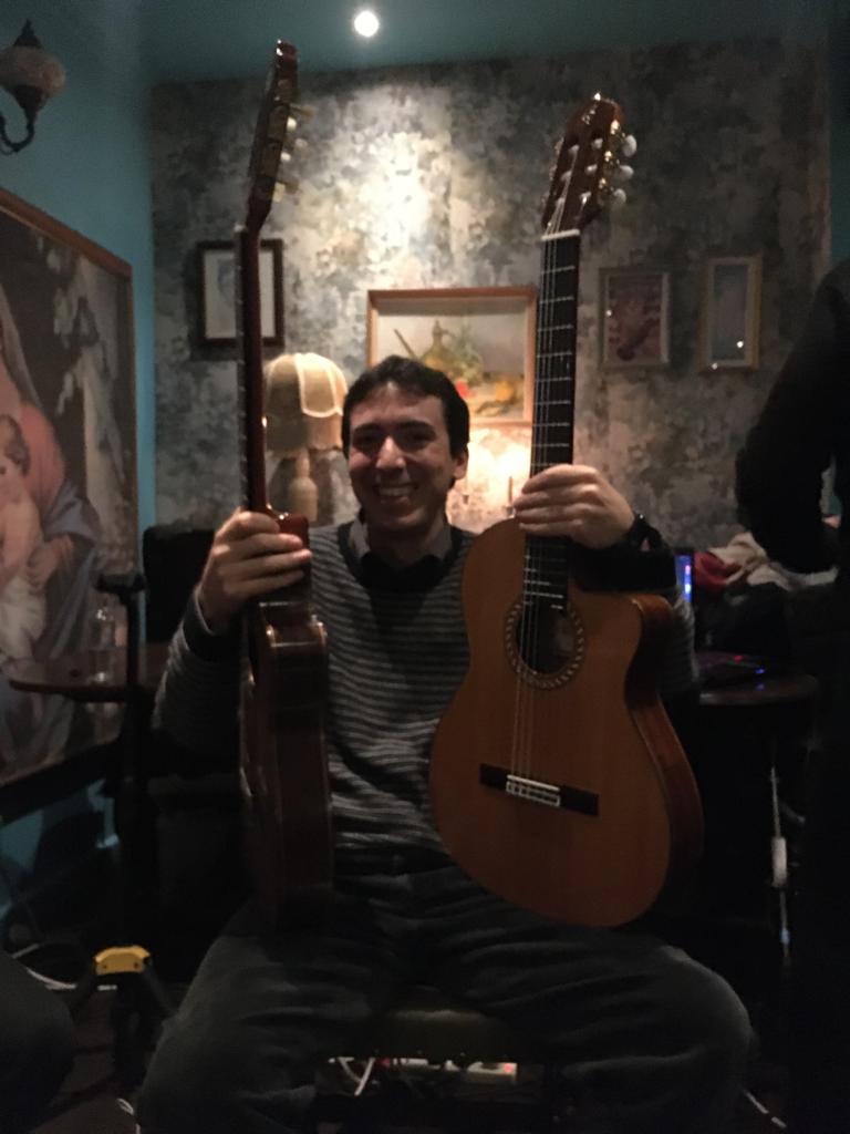 Paco Lomeña en el Ottoman Grill de Exeter.