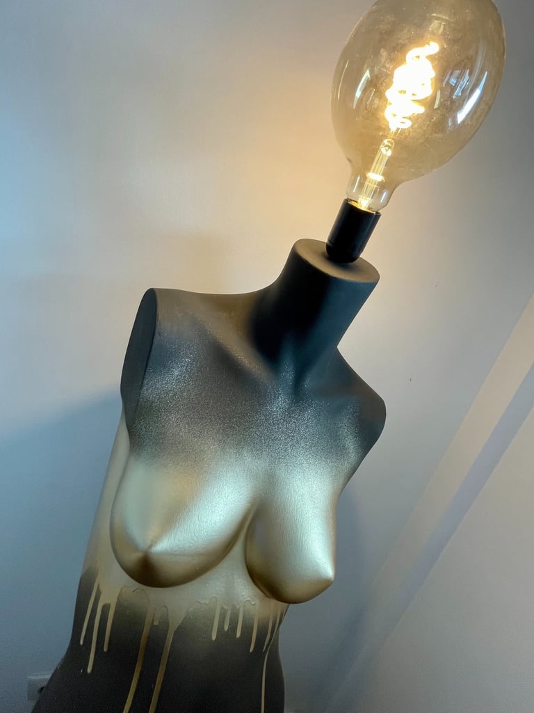 Retro hand-painted manequin lamp