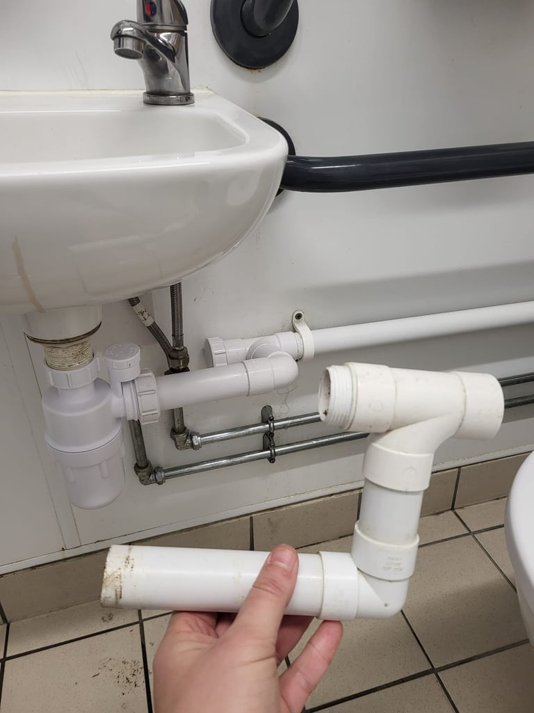 What to Do While You’re Waiting for an Emergency Plumber in Cornwall