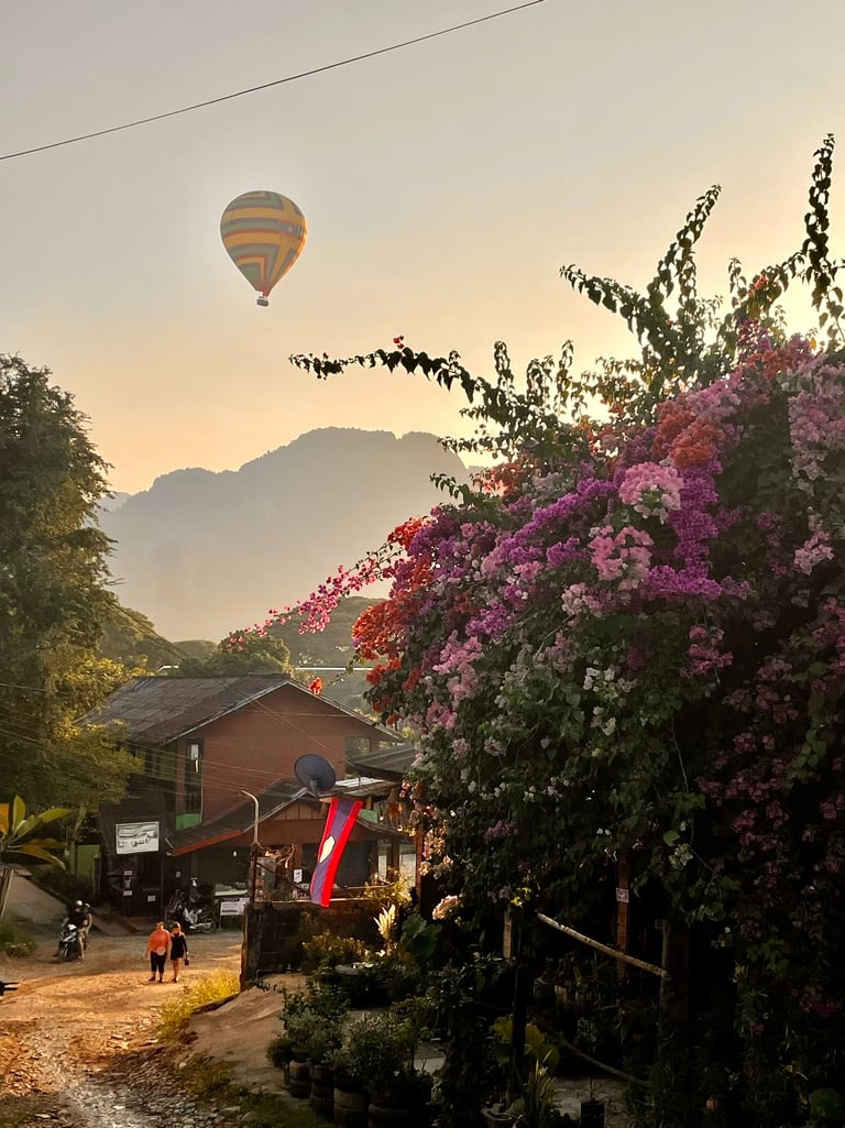 Laos lot balonem o zachodzie