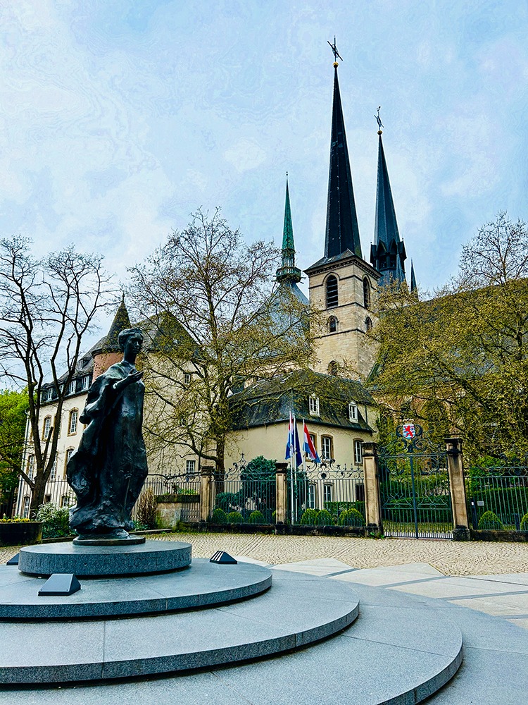 Statue de la grande-duchesse Charlotte