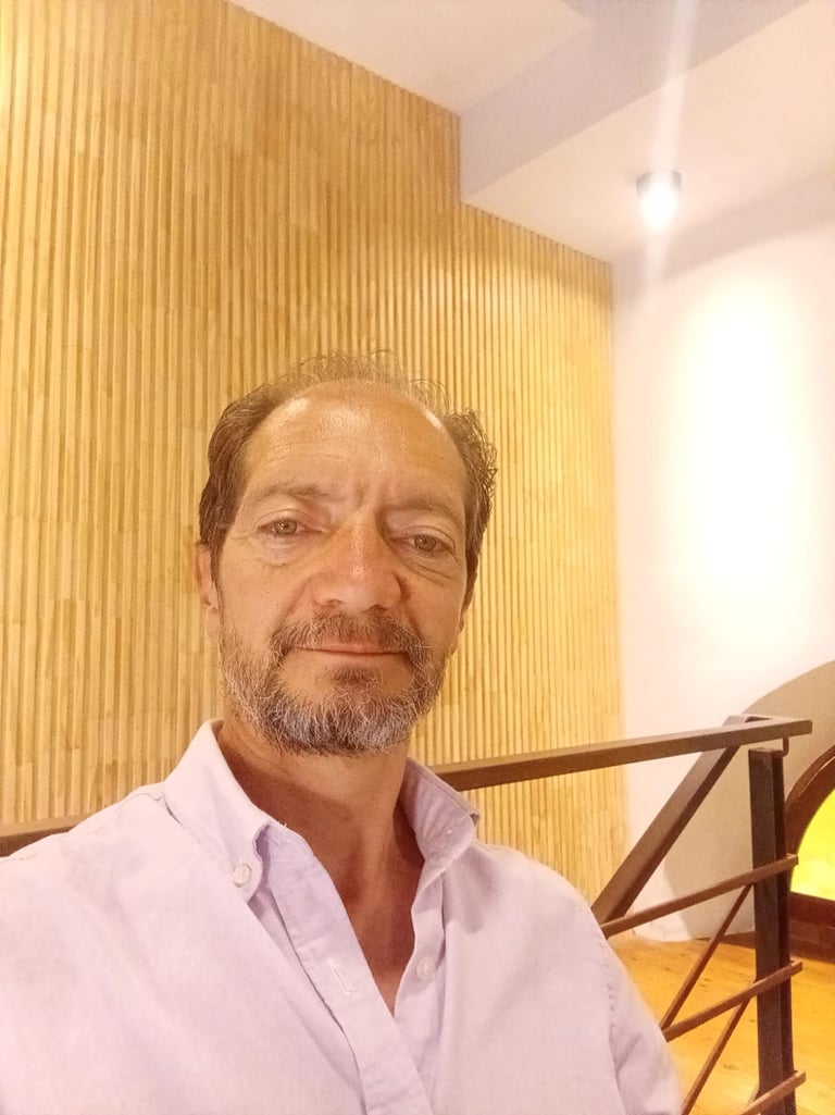 Arturo A. Martearena. Escritor.