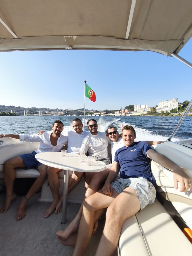 boat-speeding-douro-river-group-fun-porto