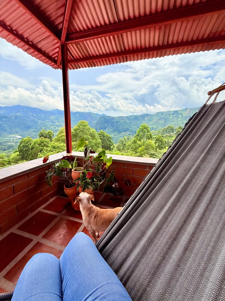 Hamaca, vista a las majestuosas peñas de Guática Risaralda