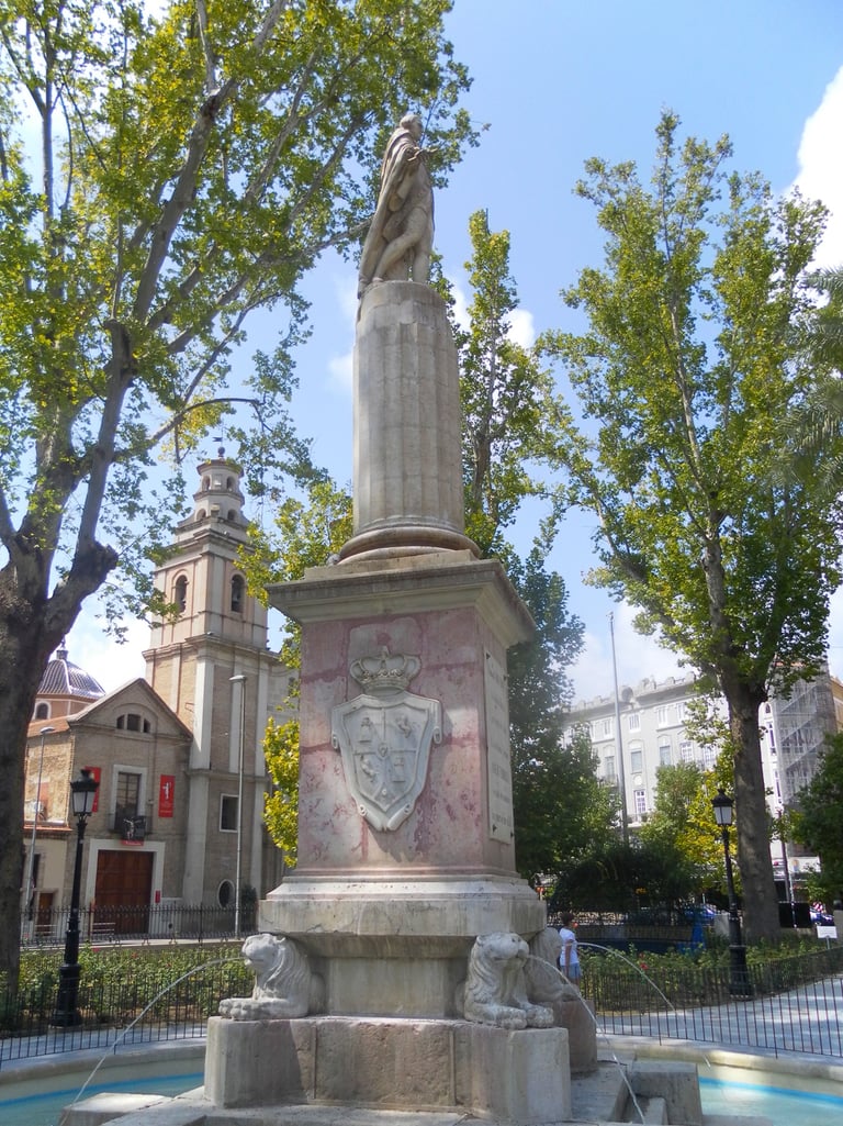 Statue dedicated to the Count of Floridablanca in the garden that bears his name in Murcia. Photo by