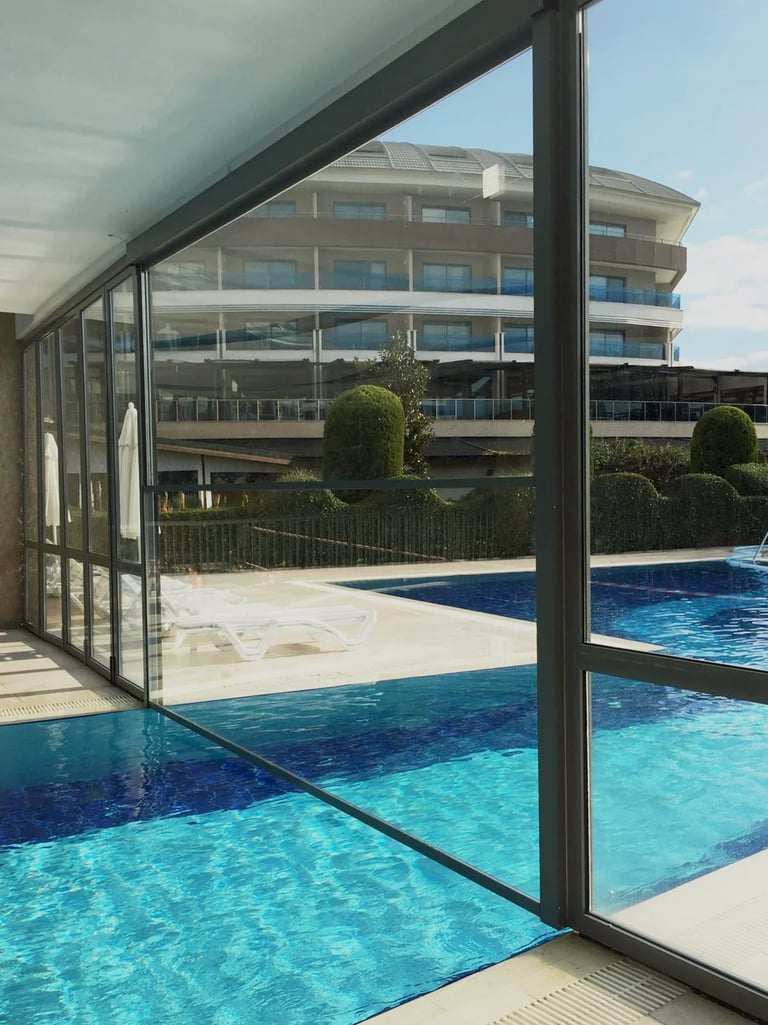 térelválasztó üvegfal