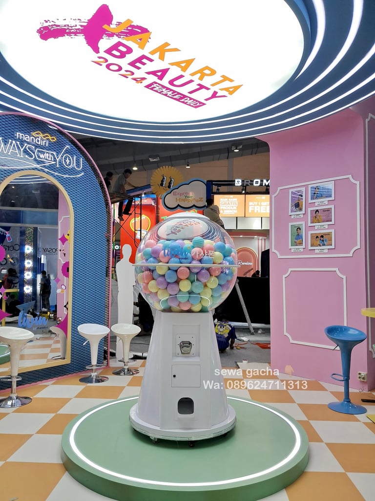 sewa mesin gachapon putih jumbo di Acara Livin by Mandiri