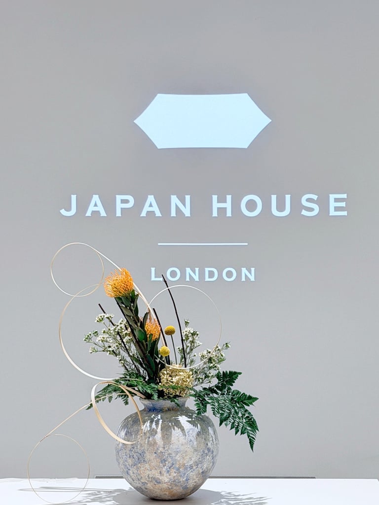 Hyakkō in bloom: flower arranging with exhibition ceramics
