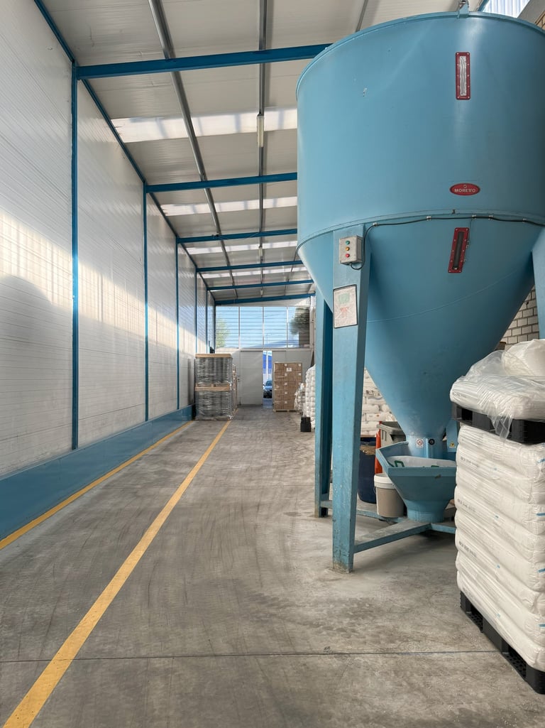 almacén de materiales plásticos