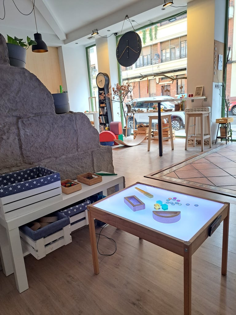 mesa de luz. Psicopedagogia (psicologia y pedagogia) Espacio Mare Cognitum. Leon