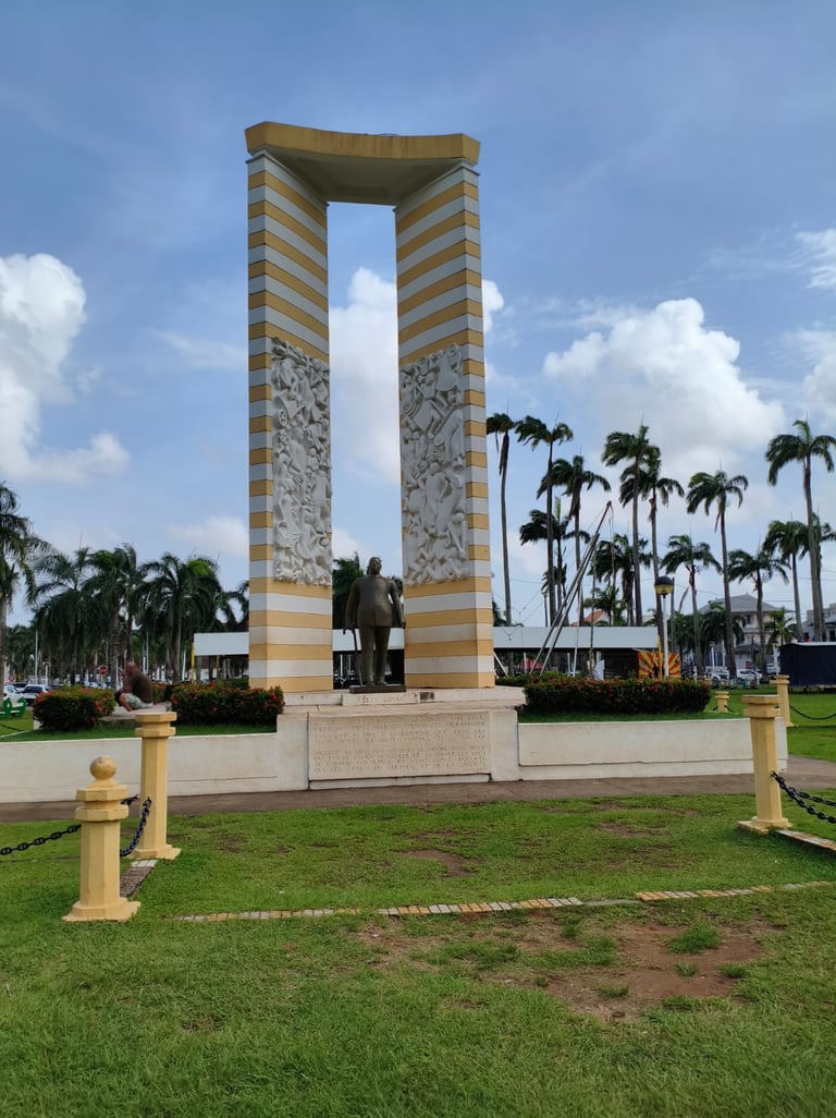 MONUMENTO: A Coluna da Republica de 1890.(CAYENA)