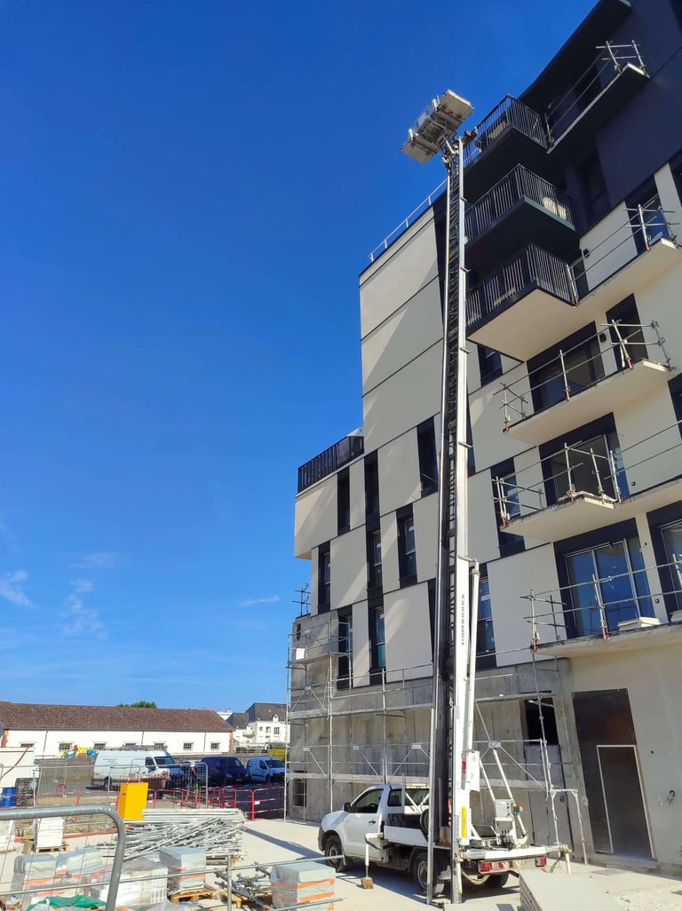 Monte-meuble Lepeltier - Intervention sur le chantier d'un immeuble en construction à Tours.