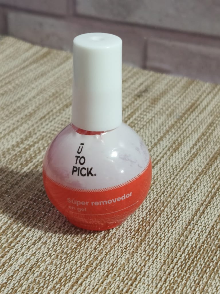 U TO PICK Super Removedor en gel bottle for professional nail polish removal.