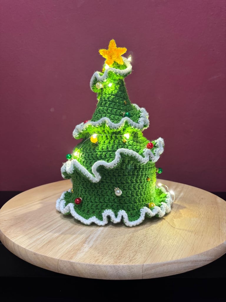 Klorollenhut Christbaum, geschenkidee zu weihnachten. mit Lichterkette. Gäste WC dekoration