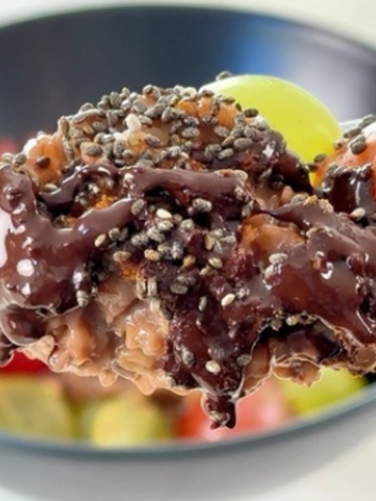 How to make chocolate porridge for breakfast