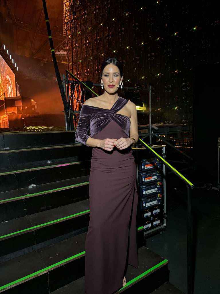 María Lázaro en el backstage de una gala