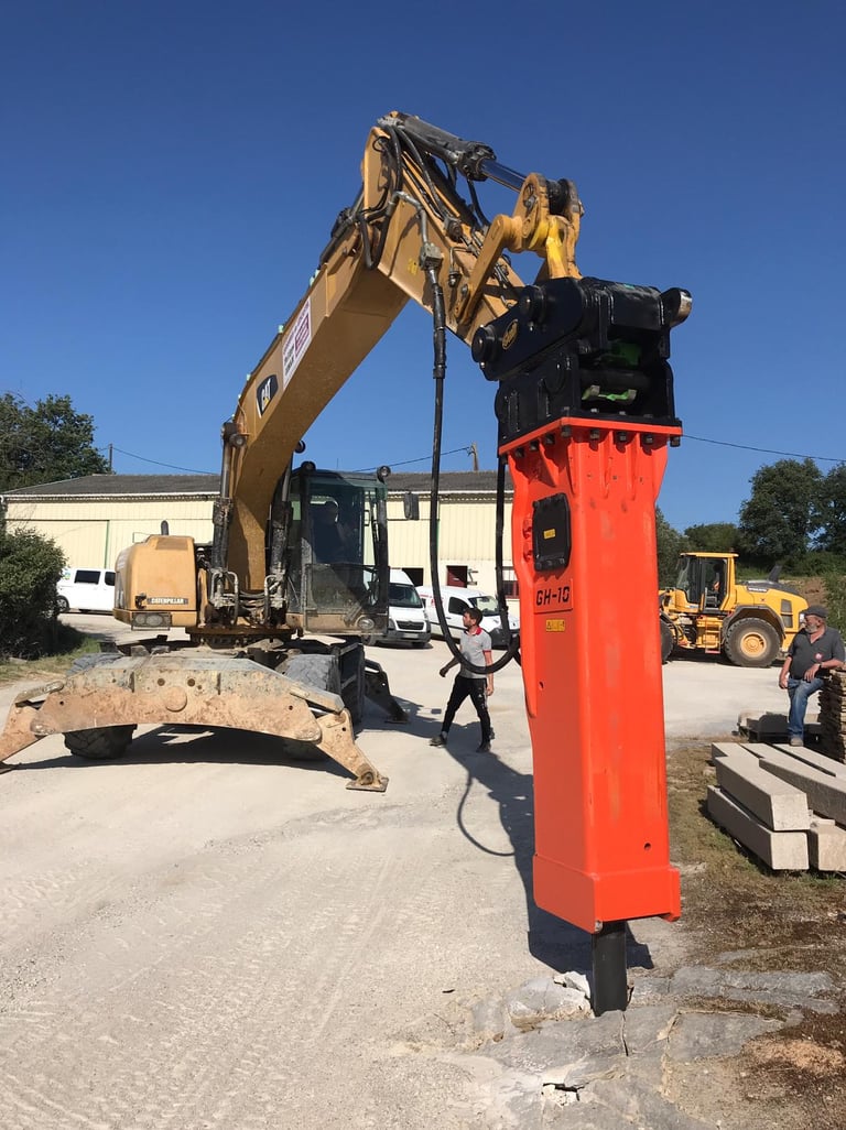 NPK GH-10 ROCK BREAKER