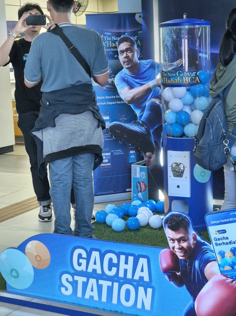 Mesin gacha Tabung di Gebyar BCA Gacha Station Stasiun LRT Kuningan – Omochapy