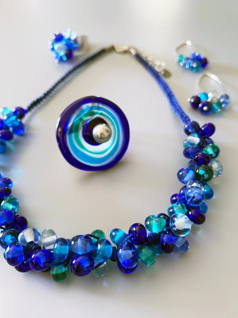 Collier bague et boucles d'oreilles en verre de Murano