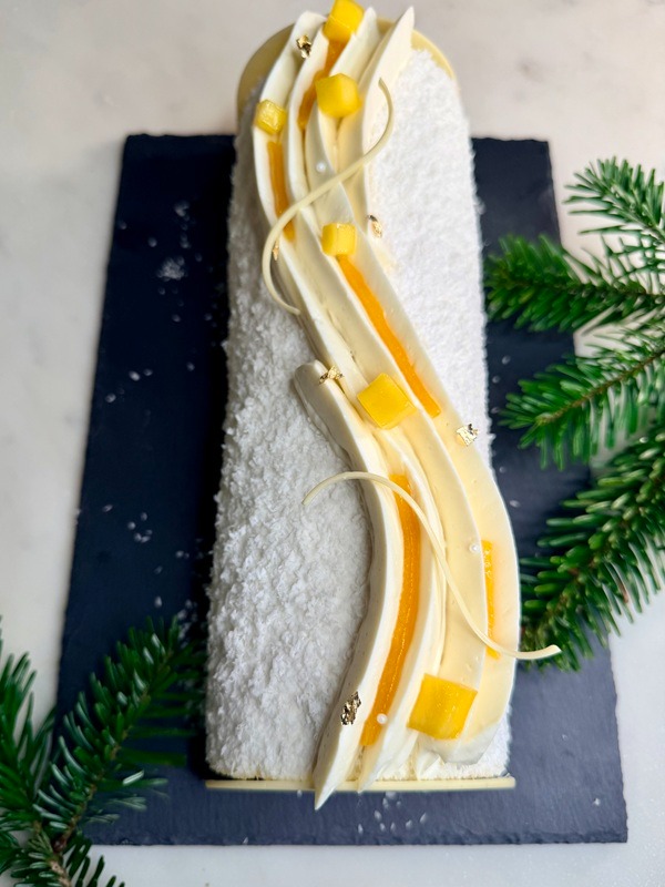Buche de Noël exotique : mangue, passion, coco