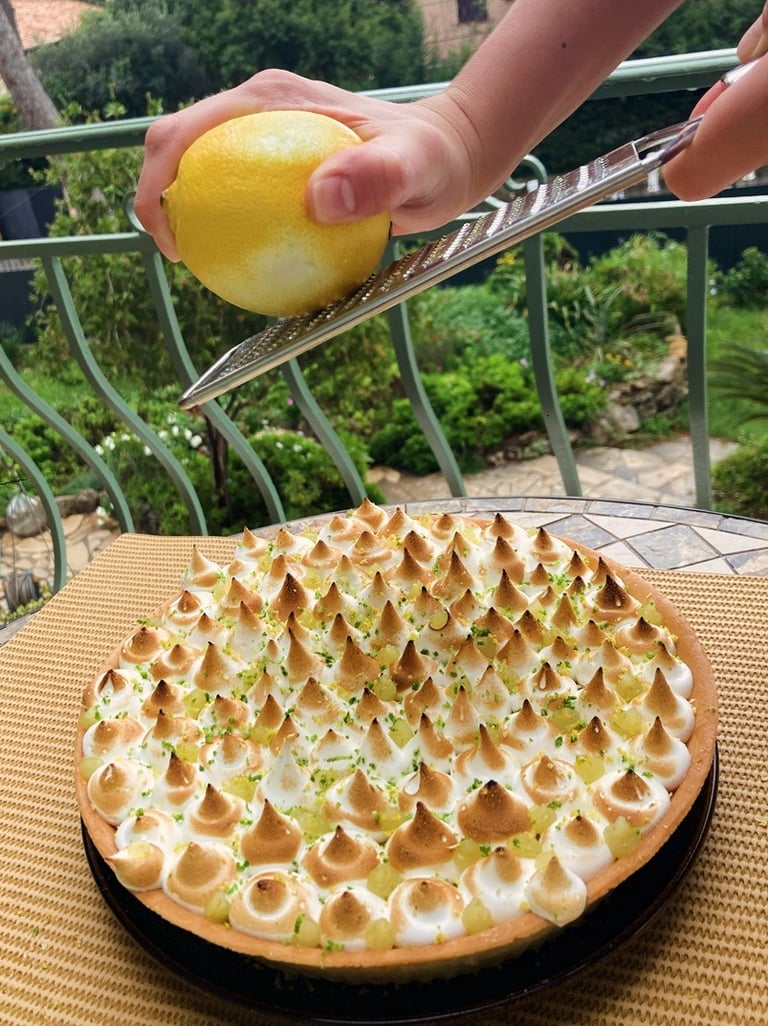Tarte au citron meringuée avec zeste de citron