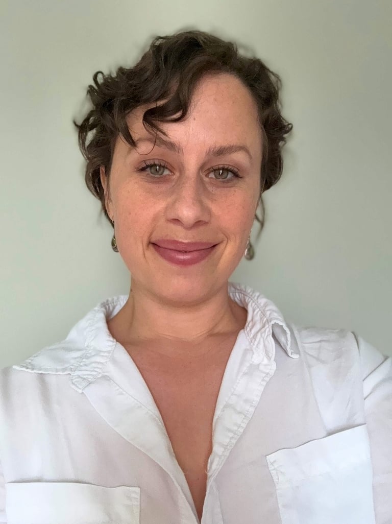 andree patenaude is a white woman and somatic therapist wearing a white shirt and smiling