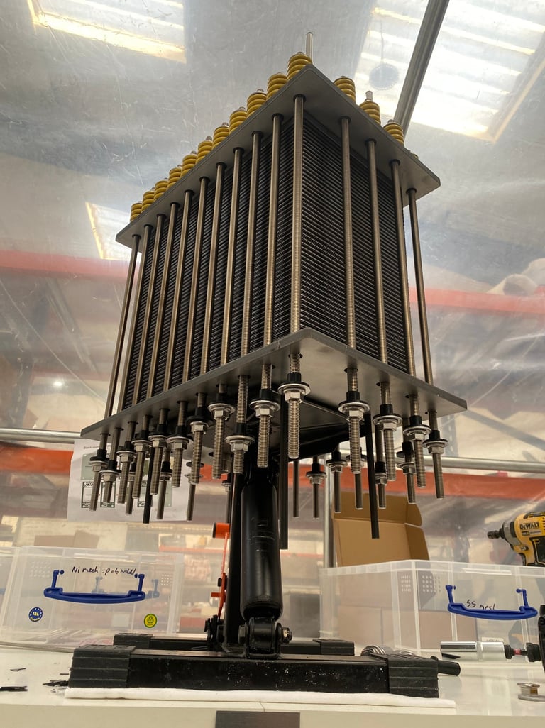 Alkaline electrolyser stack