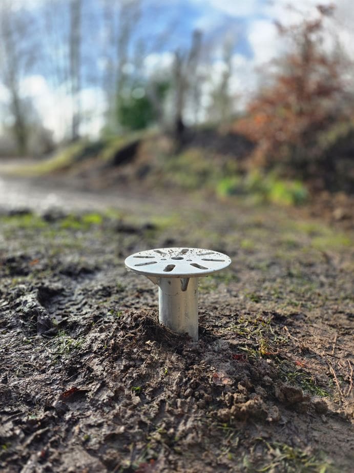 pieux métallique se substituant à l'usage d'une dalle béton