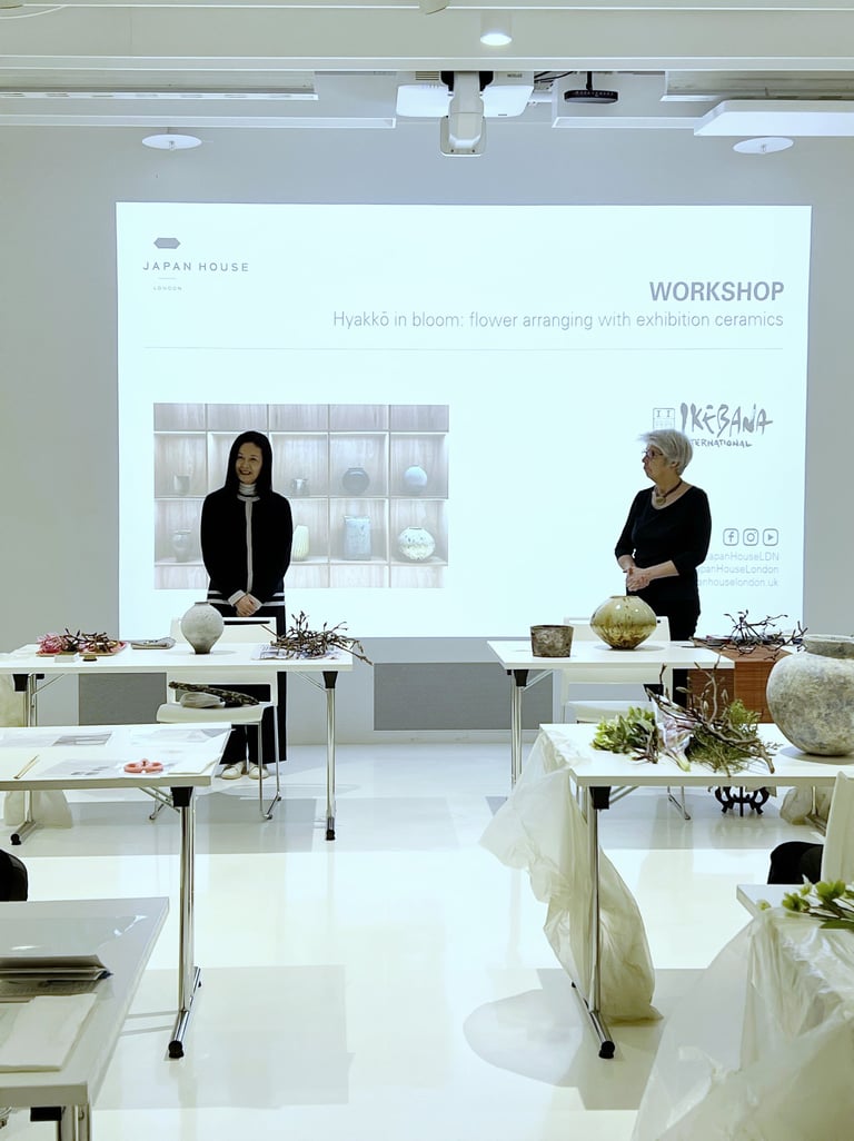 Hyakkō in bloom: flower arranging with exhibition ceramics