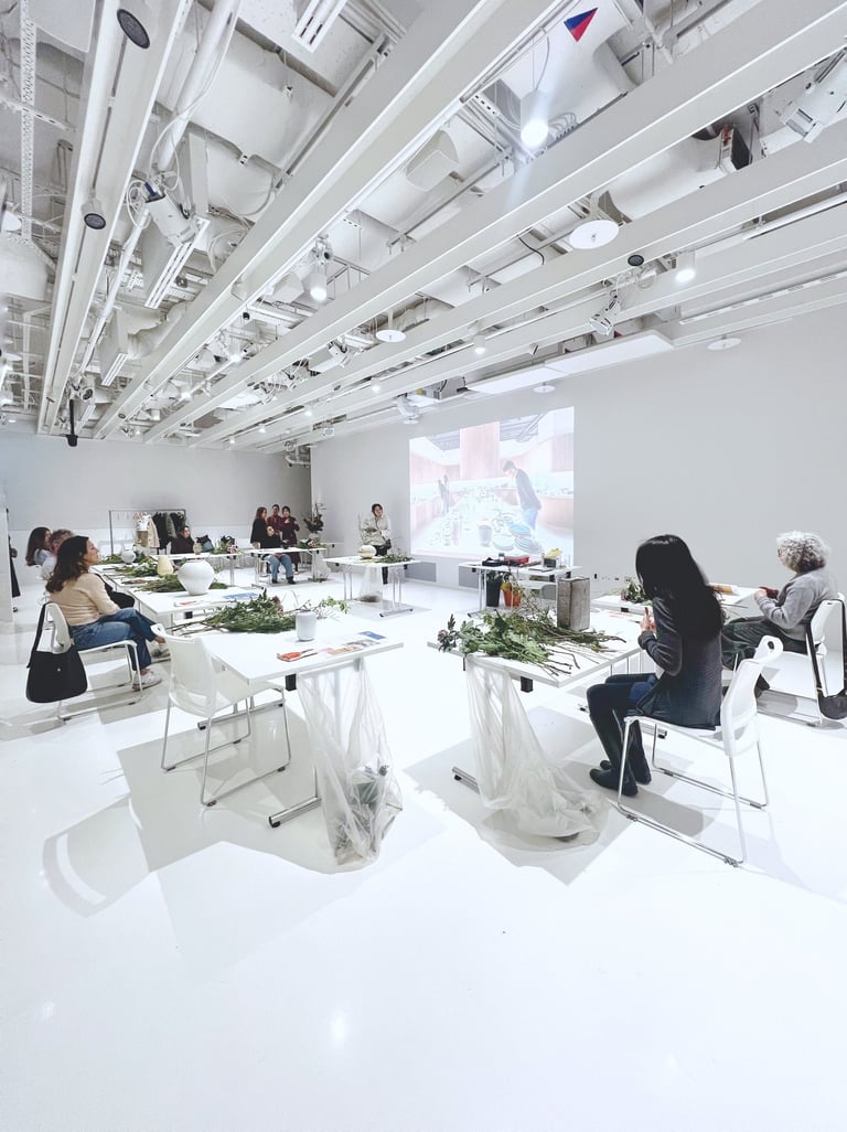 Hyakkō in bloom: flower arranging with exhibition ceramics