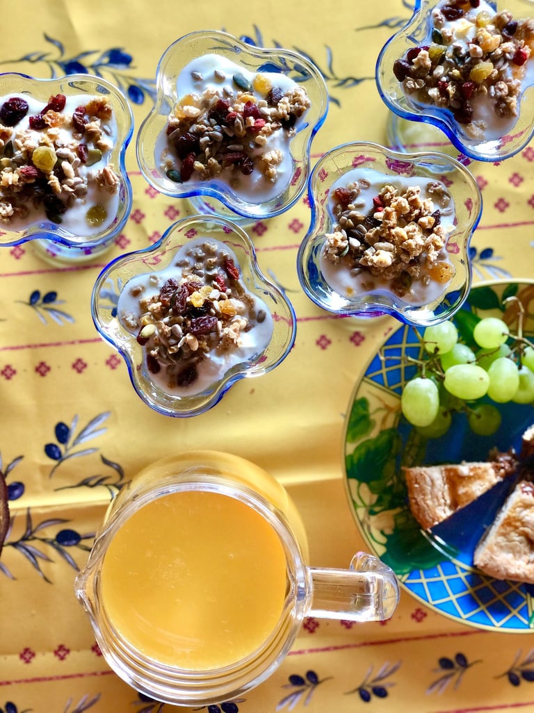 Petit déjeuner, Chambre d'hôte, Plazac, Périgord, Dordogne, France.