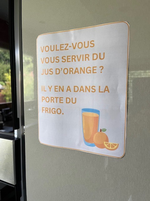 Suggestion écrite sur un frigo