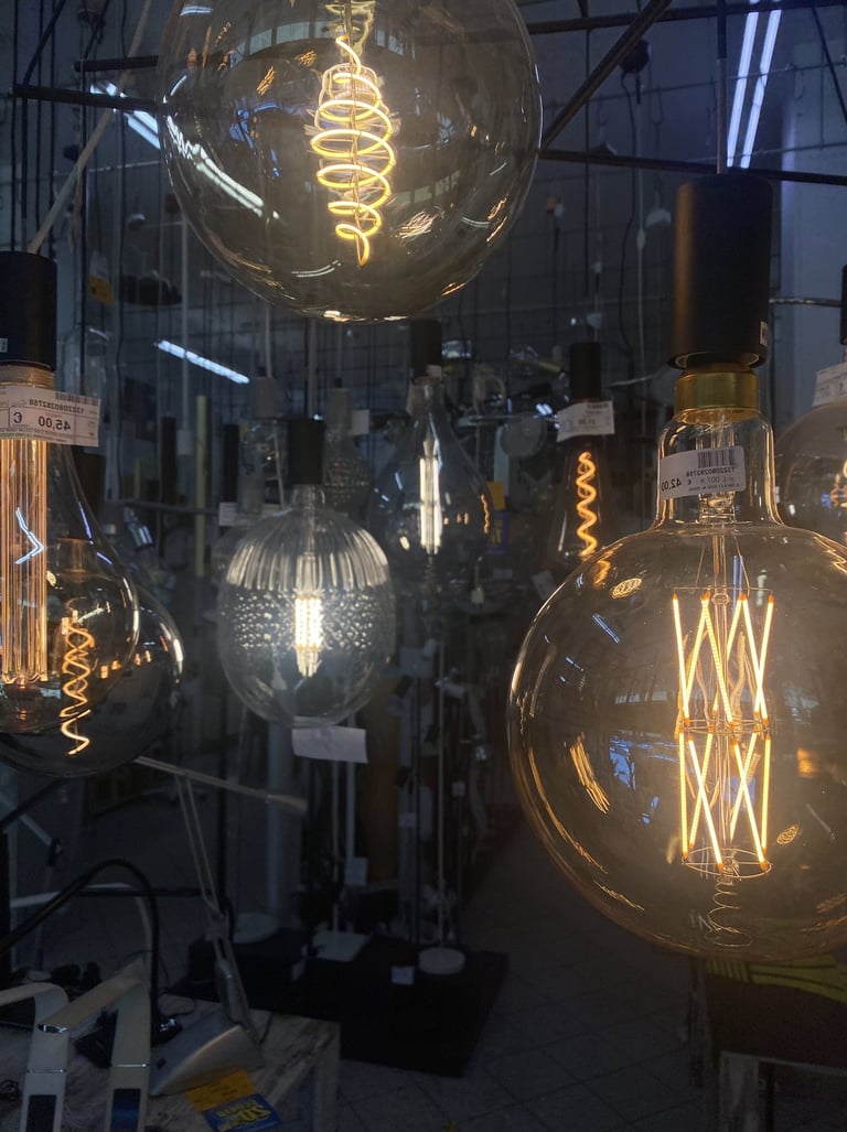 lampadine-estetica-esposizioni-accese